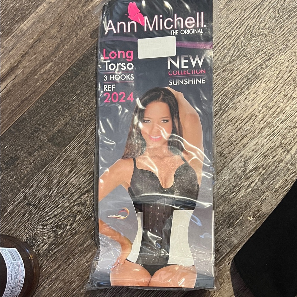 Ann Michell Black and Cream Waist Trainer